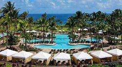 Maui - Ritz Carlton Kapalua, Cabanas around pool