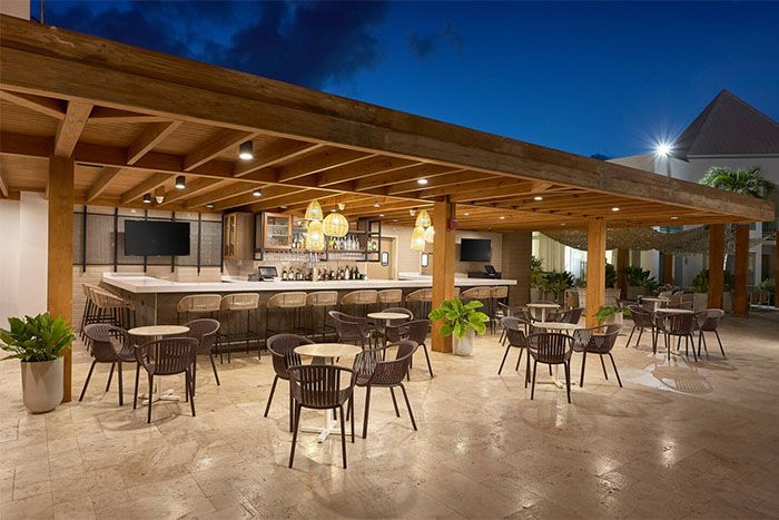 Courtyard Aruba Resort bar